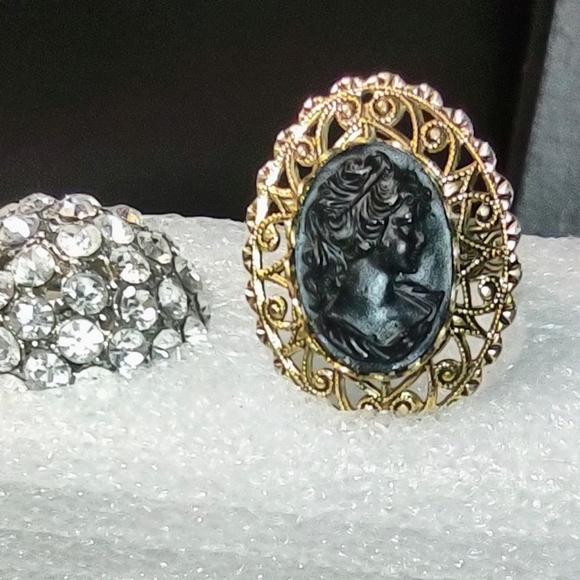 Victorian Black Faced Cameo Pendant + FREE Ring - Picture 10 of 17